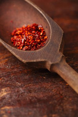 harissa baharat karışımı ahşap Kepçe, geleneksel Fas kırmızı sıcak biber karışımı içinde yığını