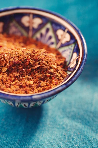 Ρας Hanout Παραδοσιακά Πικάντικο Μίγμα Από Μαρόκο Ένα Μικρό Μπολ — Φωτογραφία Αρχείου