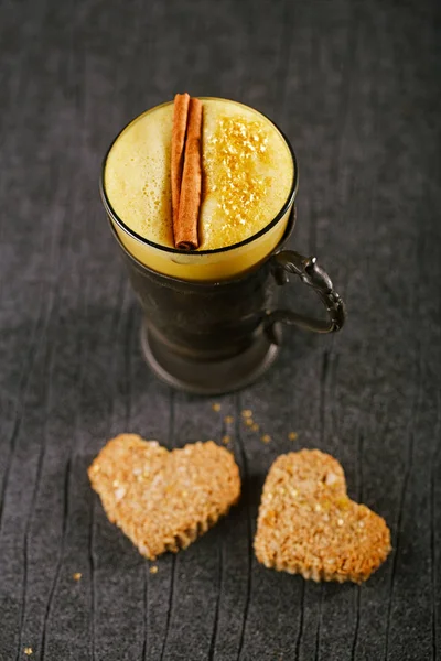 Latte Curcuma Lait Doré Avec Biscuits Sur Fond Bois — Photo