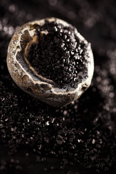 Θαλασσινό αλάτι Χαβάης μαύρη λάβα — Φωτογραφία Αρχείου