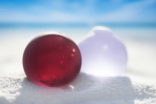 Sea glass on white sand beach — Stock Photo, Image