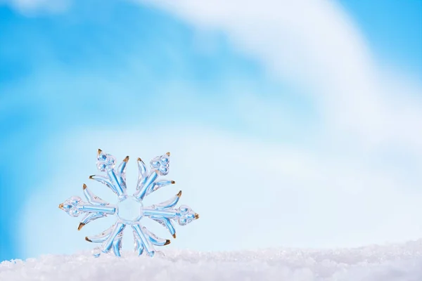 Glitter χριστουγεννιάτικο γυαλί νιφάδα χιονιού μπιχλιμπίδι — Φωτογραφία Αρχείου