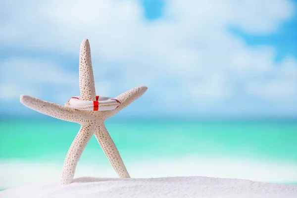 Rozgwiazdy na białym oceanie plaży — Zdjęcie stockowe