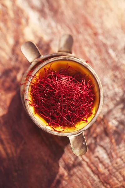 Saffron threads  in vintage dishes — Stock Photo, Image