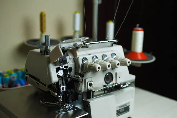 Professional sewing machine with a plurality of coils and thread — Stock Photo, Image