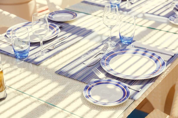 Restaurant Tischdekoration, mit hellen Farben und mediterranen s — Stockfoto