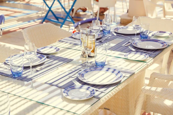 Restaurant Tischdekoration, mit hellen Farben und mediterranen s — Stockfoto