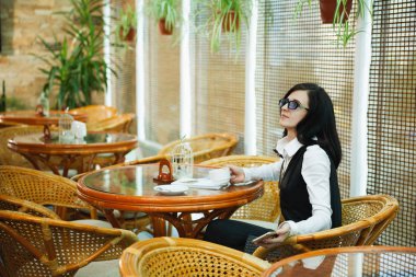 Kahve, bir kafede kahvaltı iş kadını olmak değildir