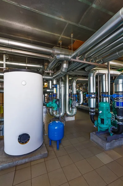 İç modern gaz Kazan ev pompaları, vanalar, bir 