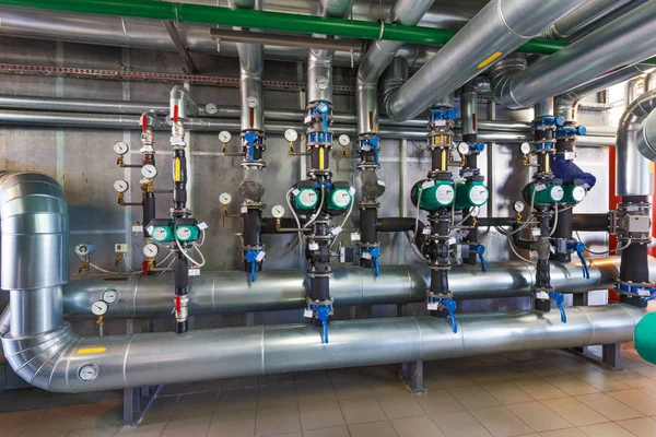 The interior of a modern gas boiler house with pumps, valves, a — Stock Image The interior of a modern gas boiler house with pumps, valves, a Stock Image