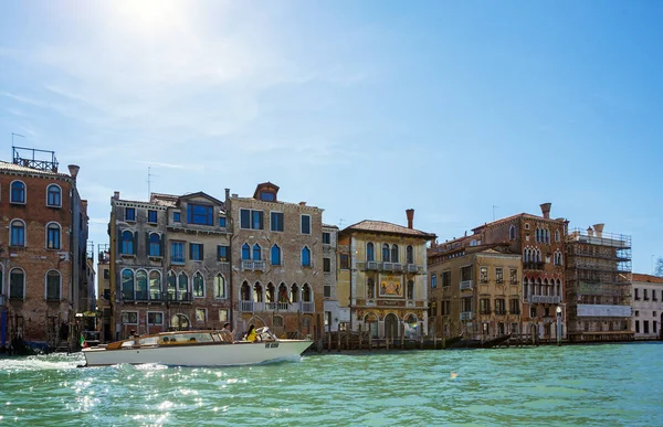 Italie, Venise, 25 février 2017. Venise rue avec belle f — Photo