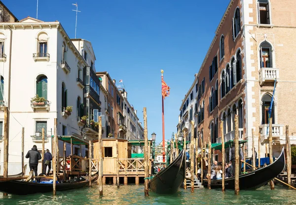 Italie, Venise, 25 février 2017. Station de bateau sur la rue de — Photo