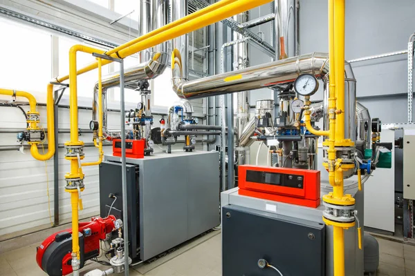 The interior of an industrial boiler house with a multitude of p — Stock Photo, Image