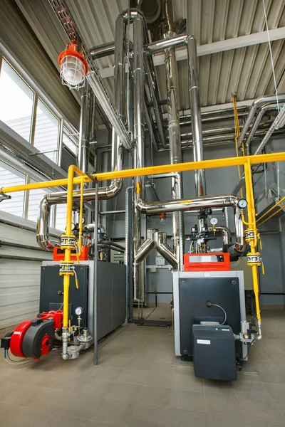 The interior of an industrial boiler house with a multitude of p — Stock Photo, Image