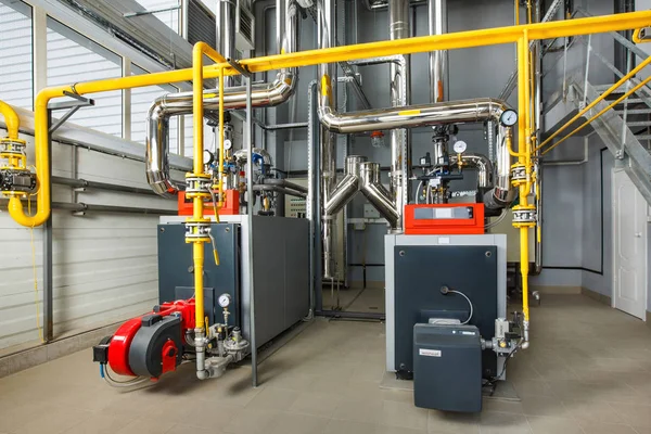 The interior of an industrial boiler house with a multitude of p — Stock Photo, Image