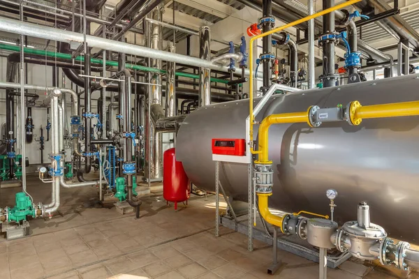 Interior Uma Sala Caldeiras Industriais Com Caldeiras Muitos Tubos Válvulas — Fotografia de Stock