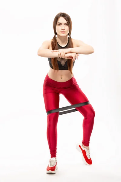 Junges Schlankes Mädchen Macht Sportübungen Mit Gummiexpander Isoliert Auf Weißem — Stockfoto