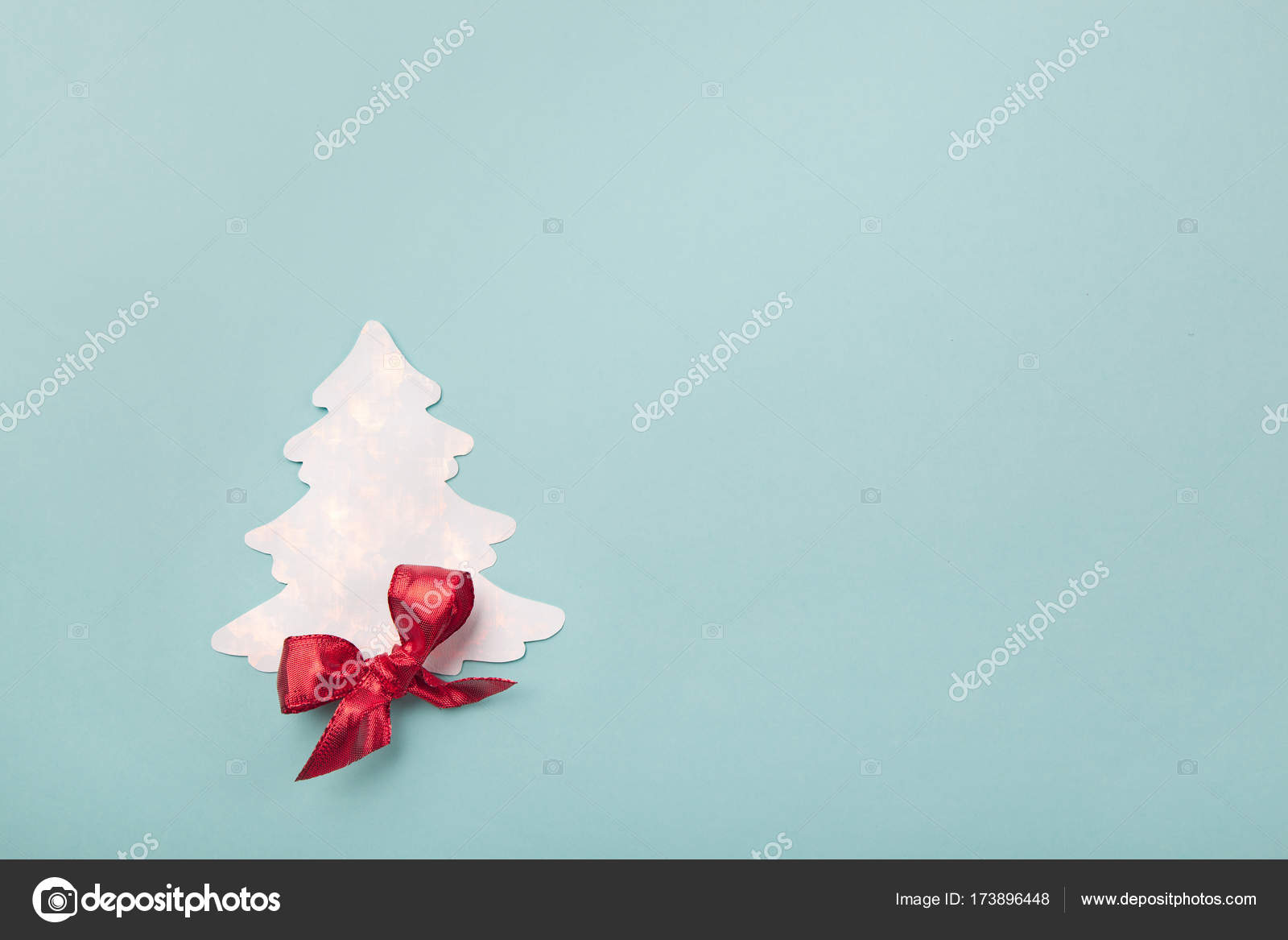 クリスマス グリーティング カード クリスマス ツリー ペーパーの切り欠きとリボン B ストック写真 C Martinidry