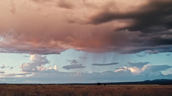 Grande tempestade iluminação céu fundo — Fotografia de Stock