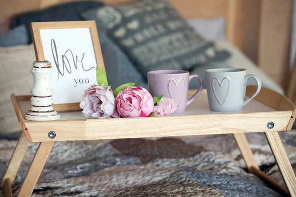 yatakta, kahve sabah.