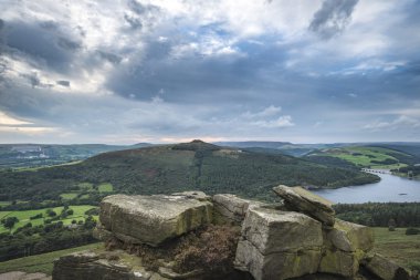 Manzaralı Peak District Ladybo doğru Bamford kenarından