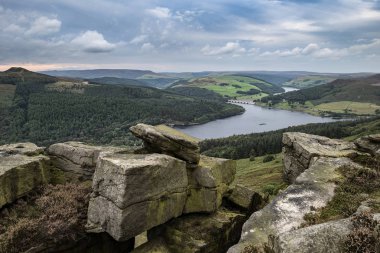 Manzaralı Peak District Ladybo doğru Bamford kenarından