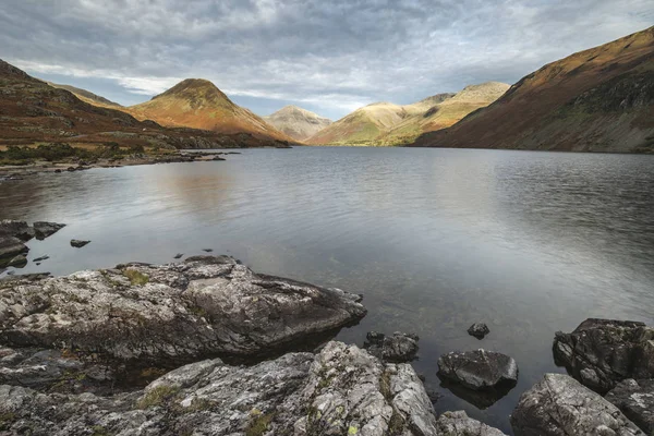 Beautiful sunset landscape image of Wast Water and mountains in Royalty Free Stock Photos
