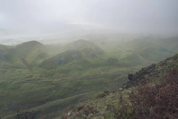 Terk edilmiş taş ocağı natur tarafından çekilen çarpıcı manzara görüntü — Stok fotoğraf
