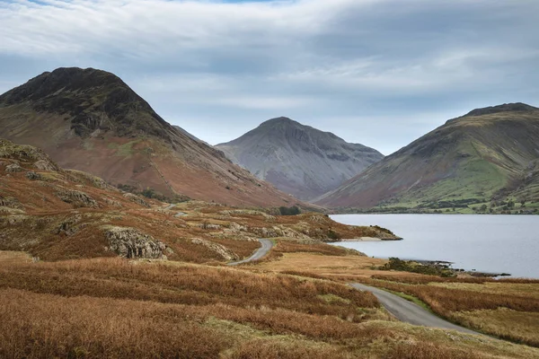 Beautiful sunset landscape image of Wast Water and mountains in — Stock Photo, Image