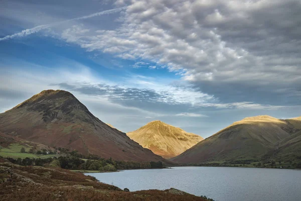 Beautiful sunset landscape image of Wast Water and mountains in — Stock Photo, Image