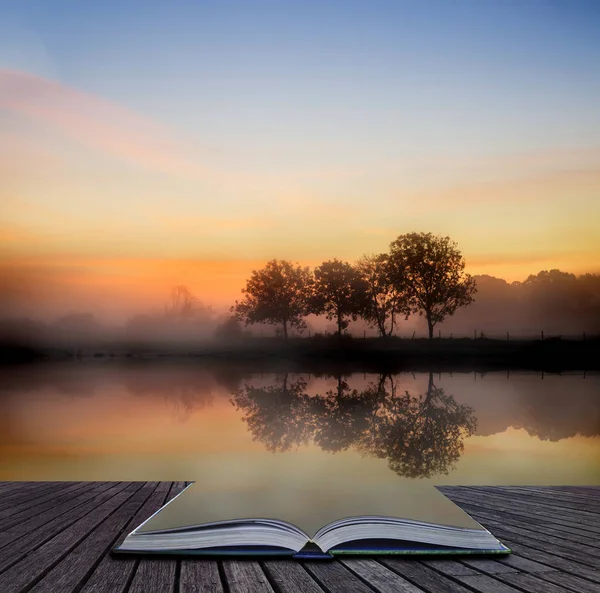 Superbe vibrant automne brouillard lever de soleil paysage campagne anglaise — Photo