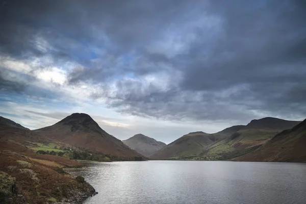 Beautiful sunset landscape image of Wast Water and mountains in — Stock Photo, Image