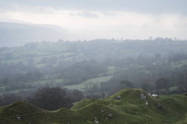 Terk edilmiş taş ocağı natur tarafından çekilen çarpıcı manzara görüntü