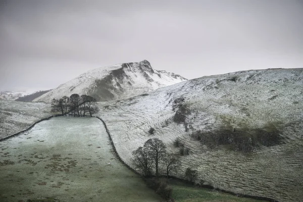 Stuning Winter landscape image of Chrome Hill and Parkhouse Hill — Stock Photo, Image