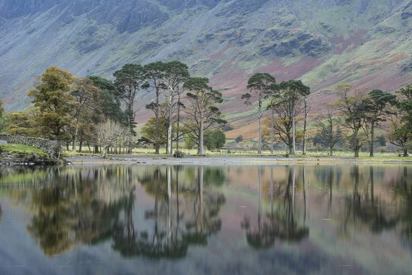 Aturdimiento Otoño Otoño Imagen del paisaje del lago Buttermere en el lago D —  Fotos de Stock