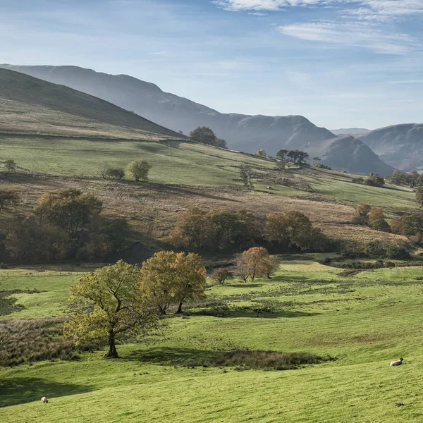Impresionante imagen de paisaje turístico de Lake District durante el otoño —  Fotos de Stock