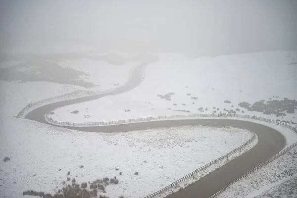 Bella immagine del paesaggio invernale intorno alla campagna di Mam Tor in P — Foto Stock