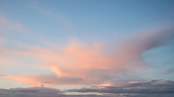 Bella vivace colorato cielo tramonto primavera per l'uso come backgrou — Foto Stock