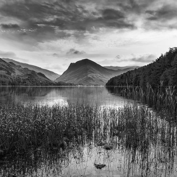 Aturdimiento Otoño Otoño Imagen del paisaje del lago Buttermere en el lago D —  Fotos de Stock
