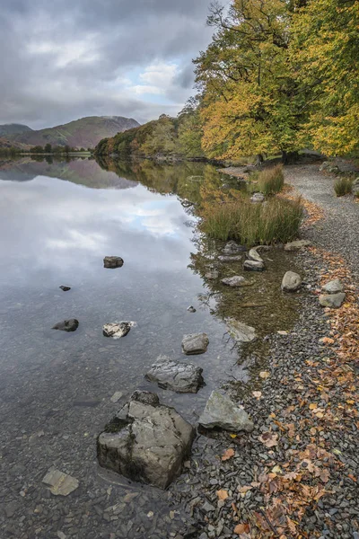 Stuning Outono Outono imagem da paisagem do Lago Buttermere no Lago D — Fotografia de Stock