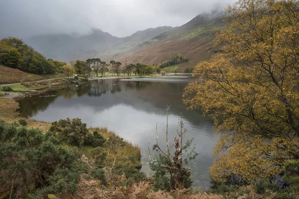 Aturdimiento Otoño Otoño Imagen del paisaje del lago Buttermere en el lago D —  Fotos de Stock