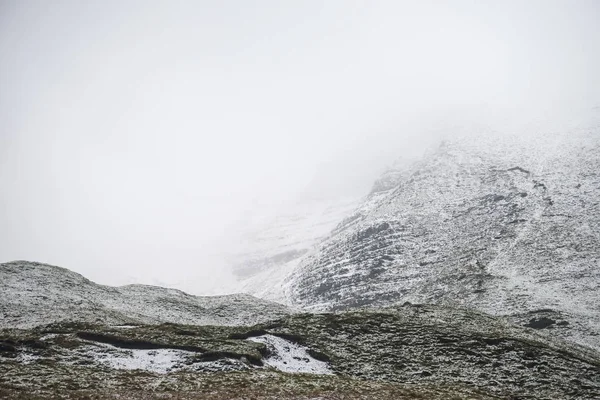 Güzel kış manzara resmin çevresini Mam Tor kırsal kesimde P
