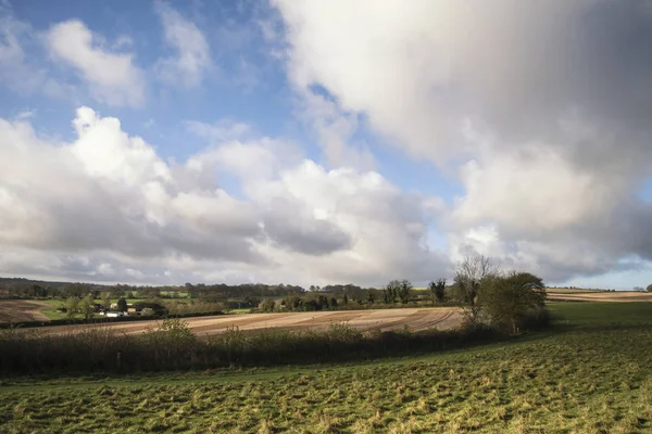Krajobraz piękny rolnych angielskiej wsi podczas hrabia — Zdjęcie stockowe