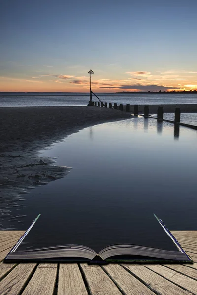 美しい鮮やかな春夕焼けの長時間露光ビーチ風景 co — ストック写真