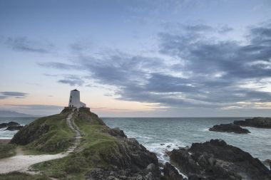 Burun ucundaki fener çarpıcı yaz manzara görüntü