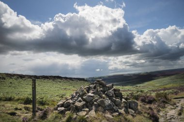 Güzel hareketli manzara resim Burbage kenar ve kayalar s