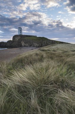 Burun ucundaki fener çarpıcı yaz manzara görüntü