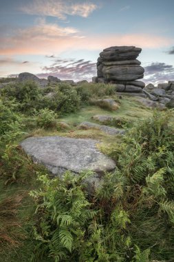 Yaz aylarında şafak gündoğumu manzara resim Higger Tor çarpıcı