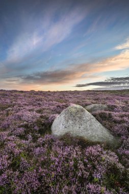 Heather Higger Tor üzerinde çarpıcı şafak gündoğumu manzara görüntü ben