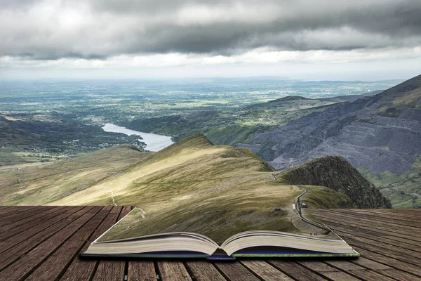 Paisagem de Snowdonia a meio caminho do Monte Snowdon conceito com — Fotografia de Stock